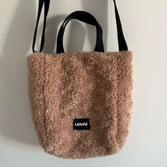 NWT Levi’s Faux Fur Mini Icon Tote Bag Tan Crossbody Bag - Picture 3 of 10